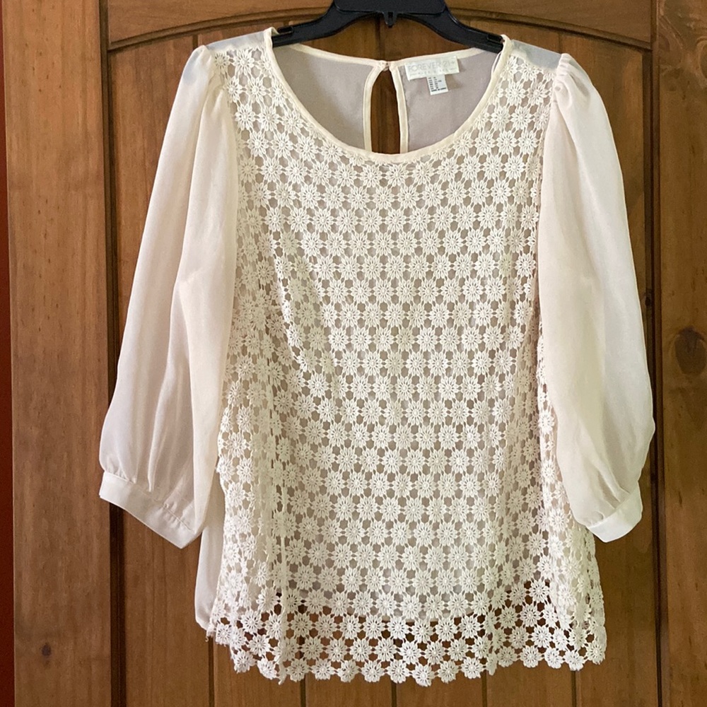 Crème Womens crochet overlay top Excellent Used Condition!-  size XL